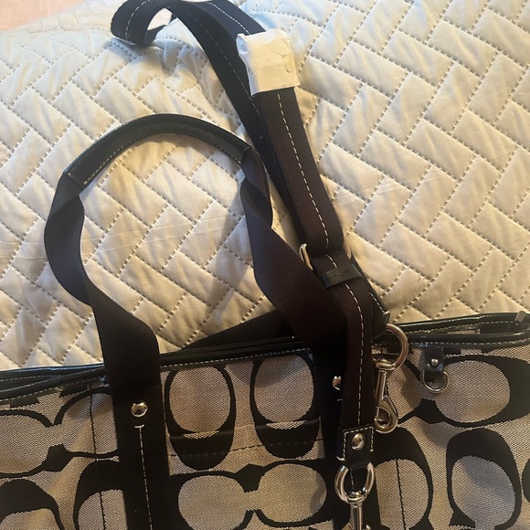 Coach purse. Like new - Picture 5 of 6